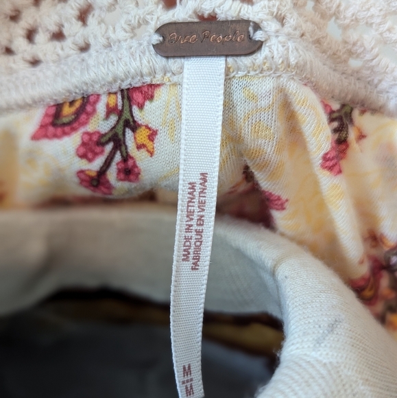 Leilani Cropped Crochet Lace Top - Picture 10 of 10